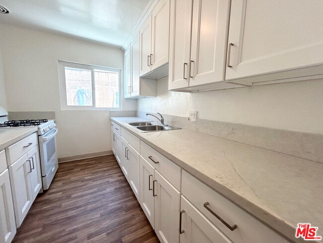 Photo - 1146 N Formosa Ave Unit 8