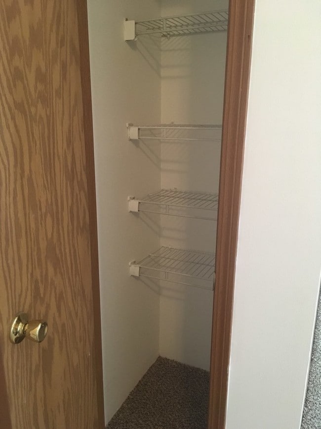 Oak Forest Townhomes & Apartments For Rent in Monroe, MI