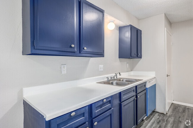 B2 - 2BD, 2BA - 925SF - Kitchen