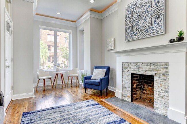 Photo - 3 Bed 2.5 Bath - Bloomingdale Condo - 1 Assigned Parking Space Unidad #1