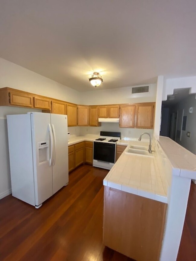 2 Bedroom Condo - 2 Bedroom Condo Unit 1097