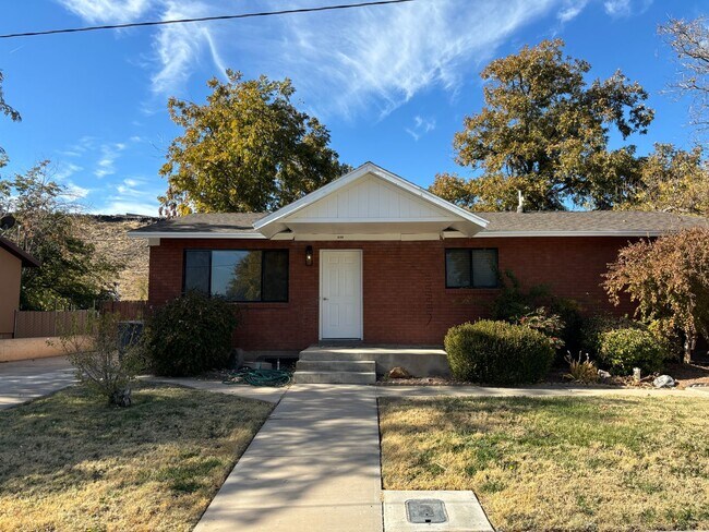 462 S 100 W St