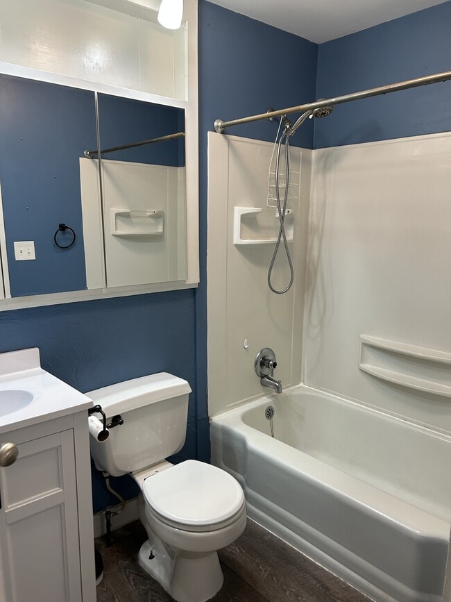 Building Photo - 301 Shady Oaks Dr Rental
