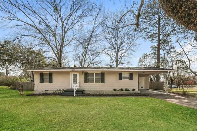 Beautiful 3 Bedroom Home - Beautiful 3 Bedroom Home