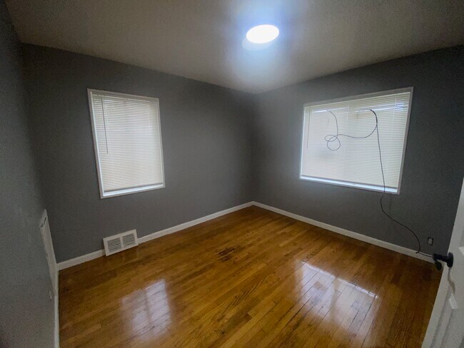 Photo - 7600 Pierson St