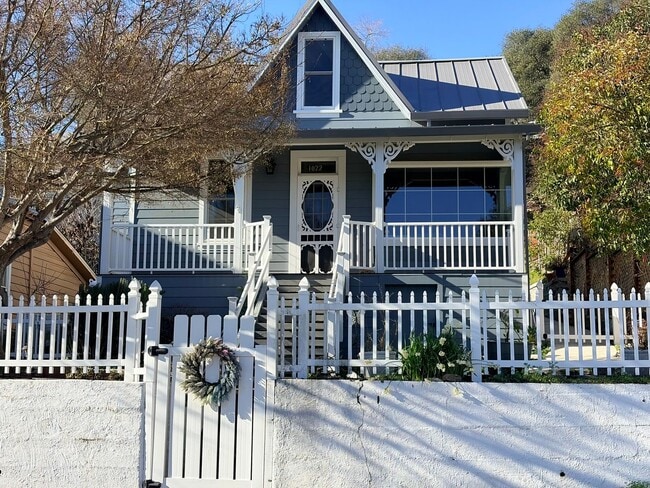 Building Photo - Well-Maintained Cozy 2BD/2BA Home in Angels Camp, CA! Extra Upper Room and Basement!