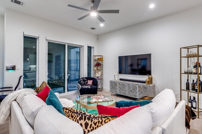 Photo - 5703 Lindell Ave