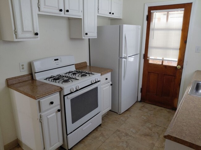 Photo - 4 bedroom, 2 full bath bungalow near Cedar and Warrensville