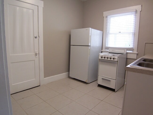 Photo - 1 Bed/1 Bath - Unit 6 Unit 6