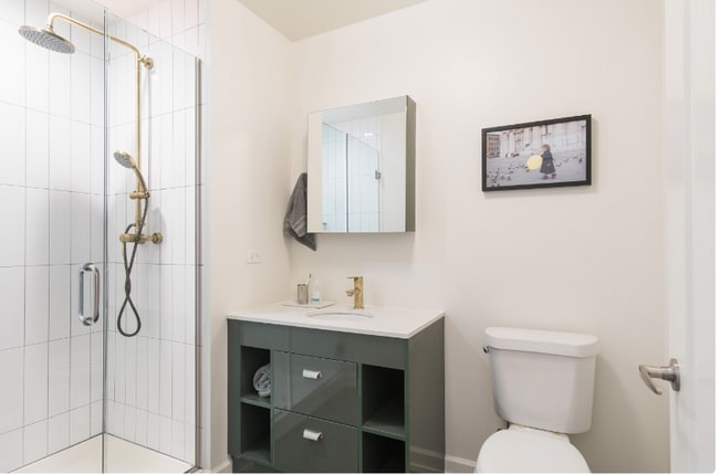 Photo - 114 W Chicago Ave