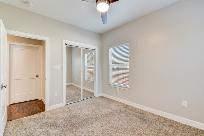 Photo - 8617 Dosia St