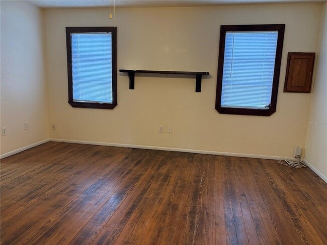 Photo - 128 2nd Ave SW