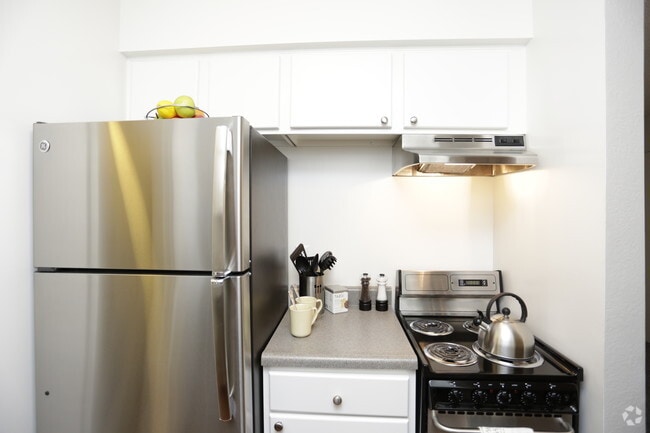 1BR, 1BA - 650 SF