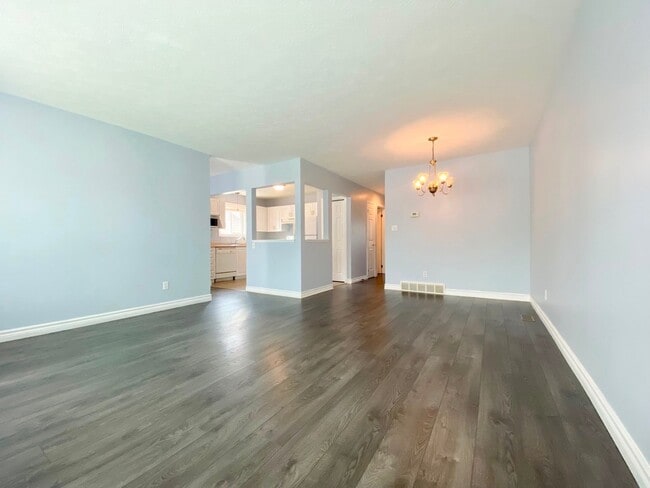 Photo - 64 Paisley Ct