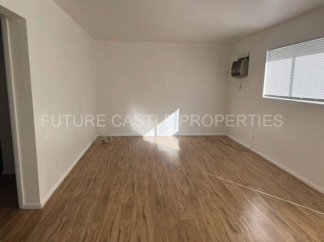 Photo - 310 La Veta Dr