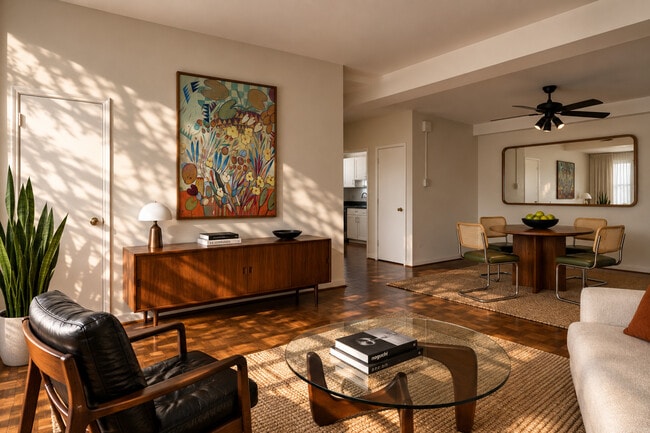 Extra Large 1BR, 1BA / Living Area