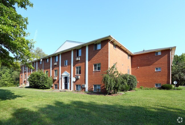 Lake Cable Village Apartments For Rent In Canton Oh Forrent Primary Photo Lake Cable Village Apartments
