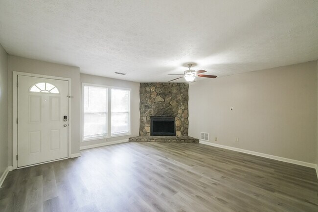 Photo - 1631 Pecan Log Pl