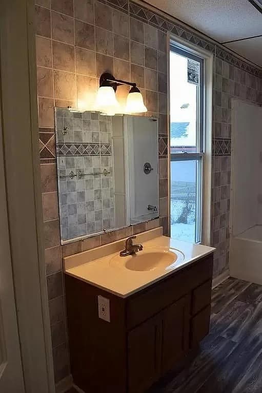 Photo - 910 Avenue B