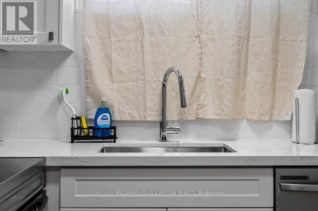 Photo - 610 King St E