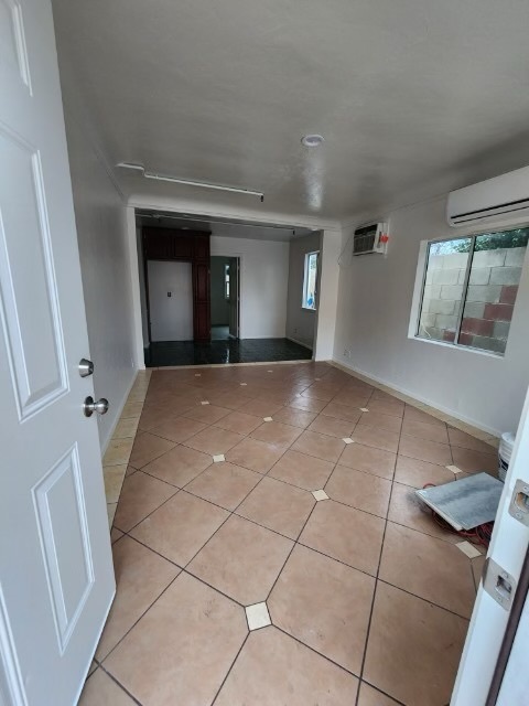 Living room - 14648 Kittridge St Apartments Unit C