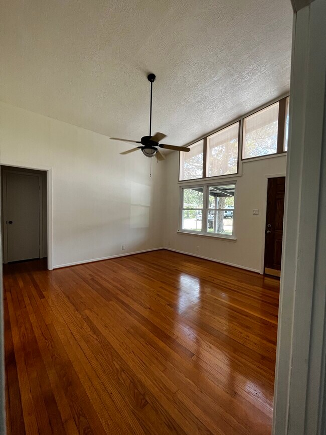 6926 Cole Creek Dr Rental For Rent in Houston, TX