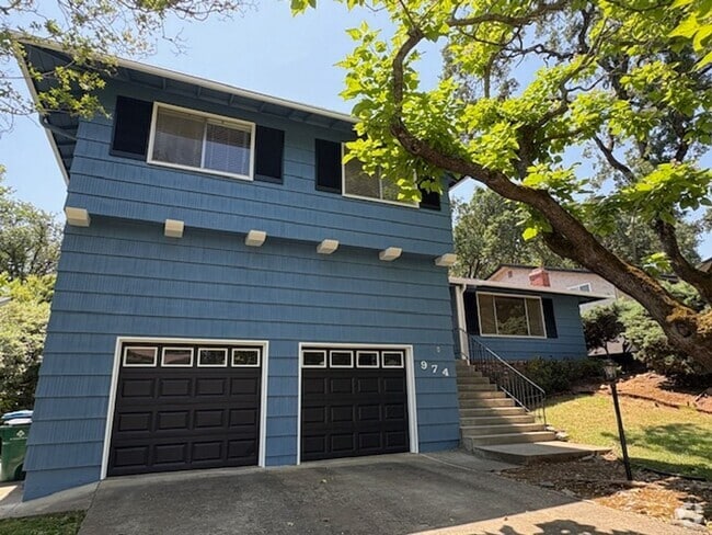 Building Photo - Four Bedroom in Crown Village Rental