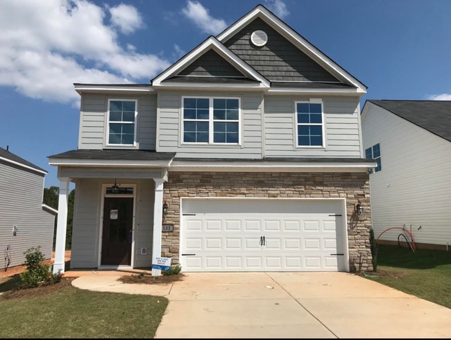 Building Photo - Beautiful Home 4 bedroom 3 bath