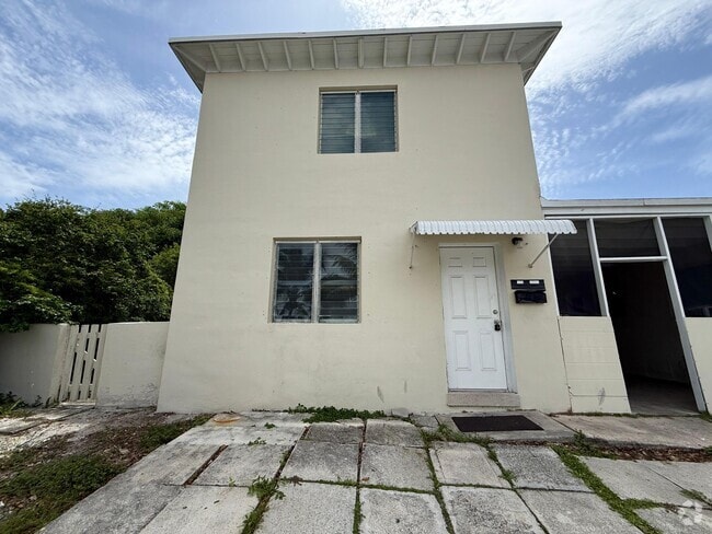 Building Photo - 507 Conniston Rd Unit 1 Rental