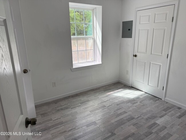 Photo - 212 E 2nd St