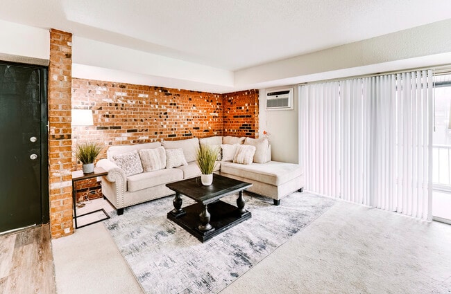 Oak Square Apartments
