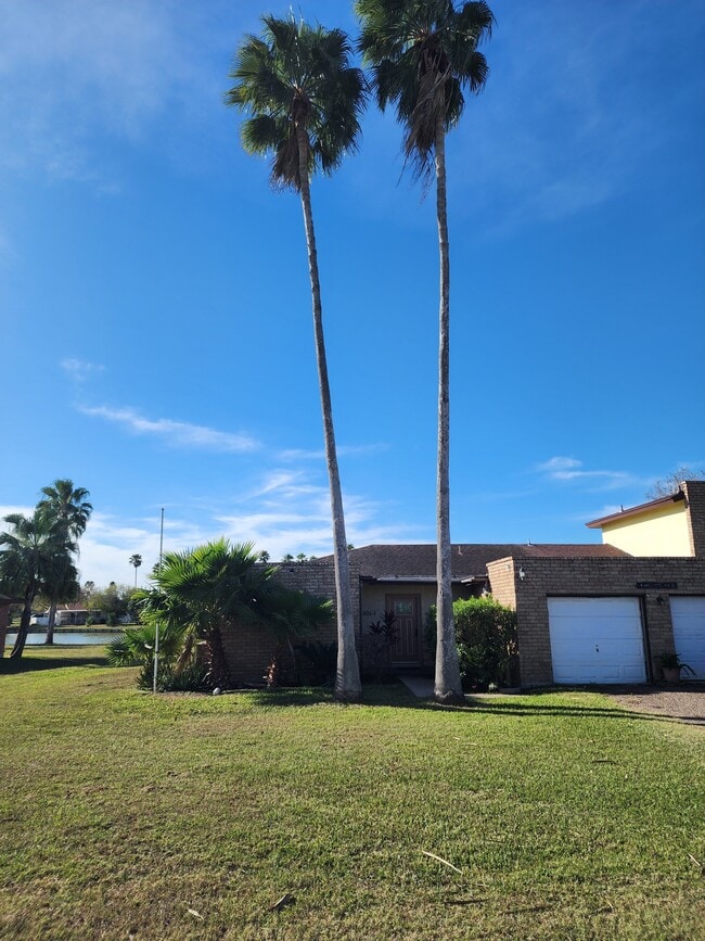 Photo - 603 Continental Dr