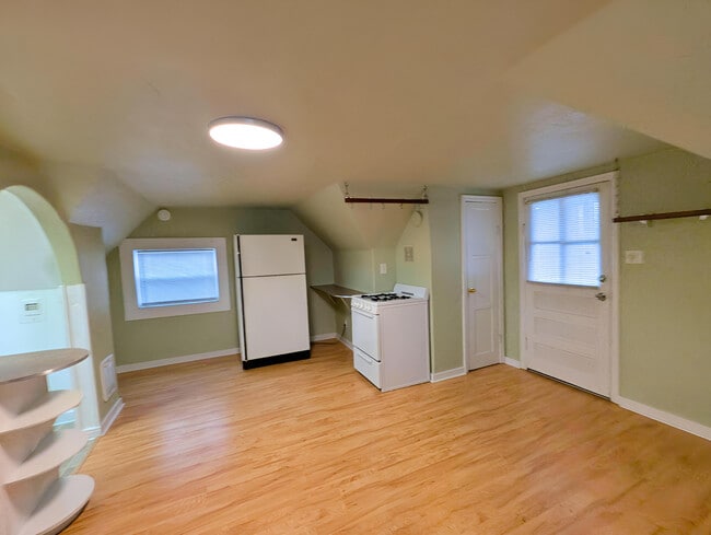 Building Photo - 306 2nd St NE Unit 5