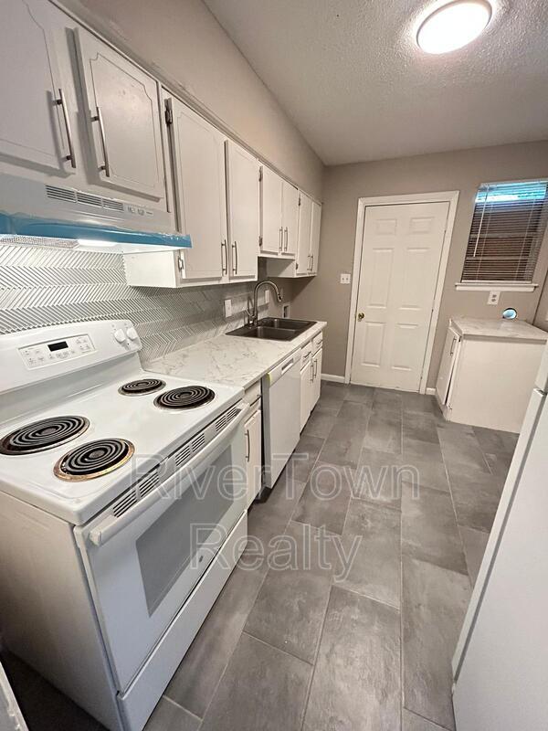 Photo - 1176 Railton Rd
