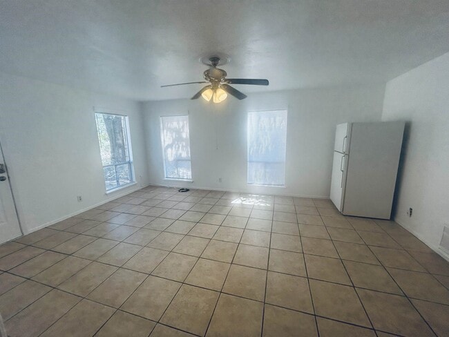 Photo - 1008 Clayton Nolen Dr