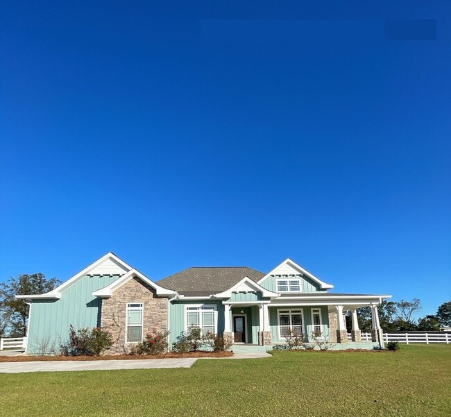 Building Photo - Available May! Updated Photos To Come!