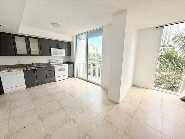 Photo - 275 NE 18th St Unidad 507