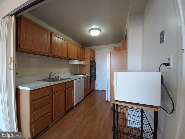 Photo - 10201 Grosvenor Pl Unit 814