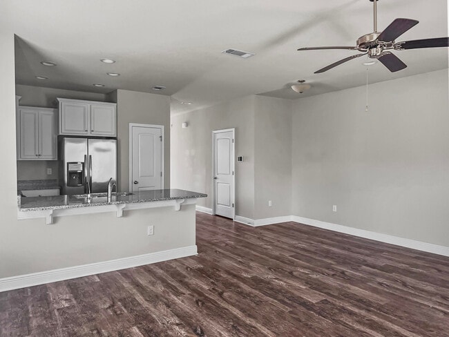 25 Crossing Ln