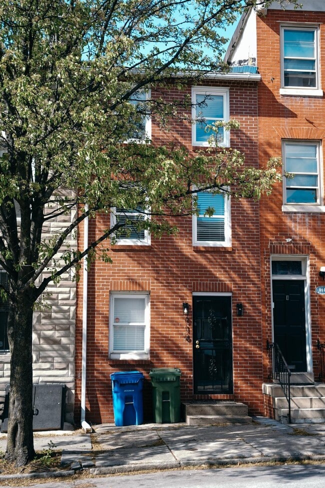 Photo - 916 W Lombard St