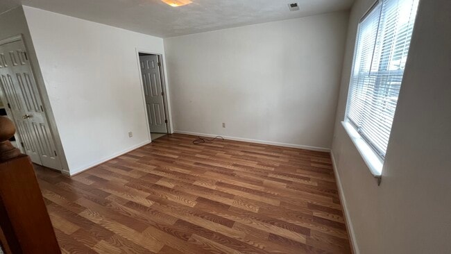 Photo - 5661 Hollins Rd NE