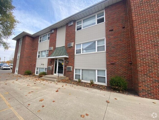 Building Photo - $1,250 | 2 Bedroom, 1 Bathroom Apartment |...