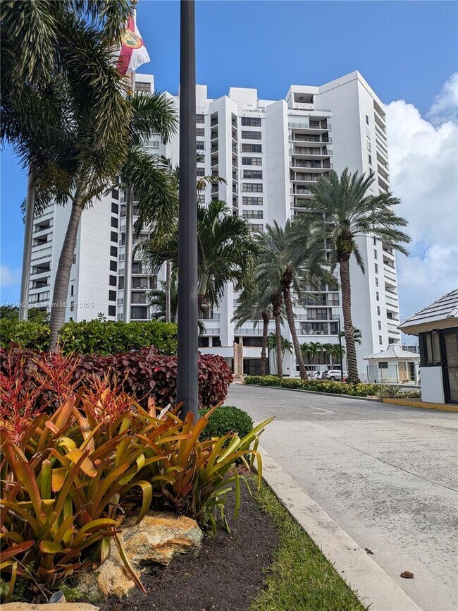 Building Photo - 300 Three Islands Boulevard Unit PH3A