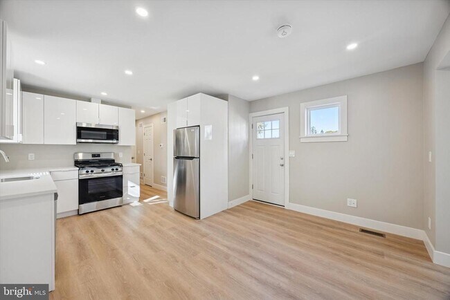 Photo - 118 Bartram Ave