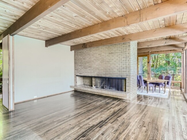 Photo - 4bd/3ba Kirkland House