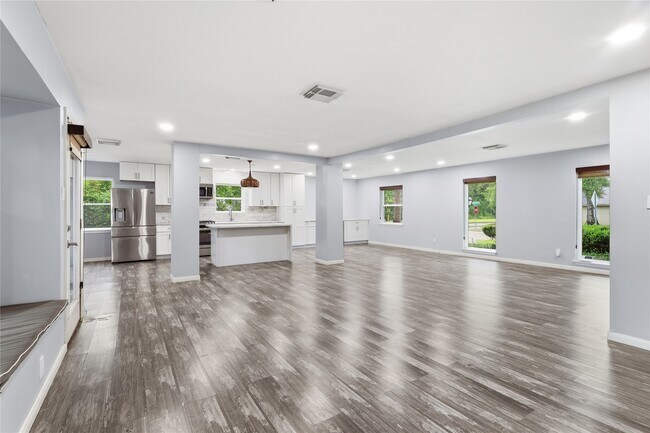 Photo - 5347 Rutherglenn Dr