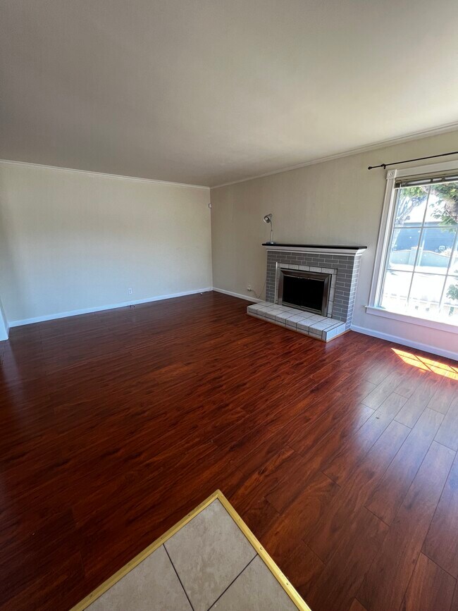 Photo - 600 2nd Ave