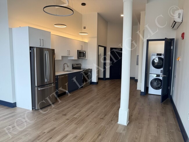 Building Photo - 151 St Paul St Unit 08 Series