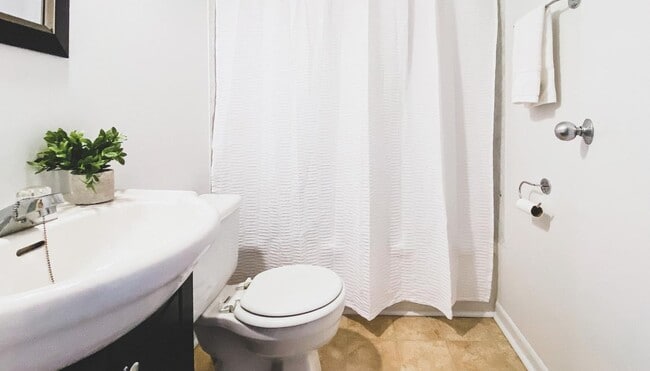 Photo - Forest Manor Apartments