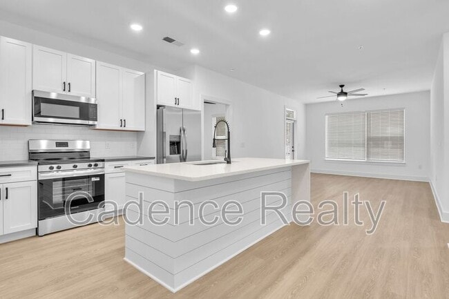 Building Photo - 610 S Kerr Ave Unit 301